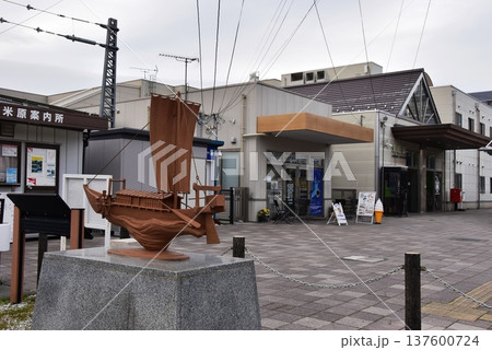 滋賀県 米原駅東口と米原湊跡モニュメント 滋賀県 米原駅東口と米原湊跡モニュメント 137600724