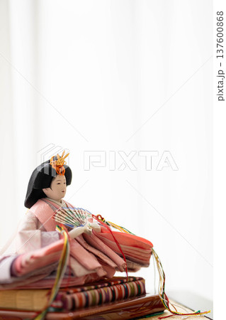 雛人形のお雛様(女雛)／ひな祭り・桃の節句の日本伝統行事 137600868