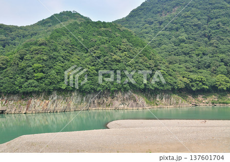 畳石(川の熊野古道)   【和歌山県新宮市・三重県紀宝町】 137601704