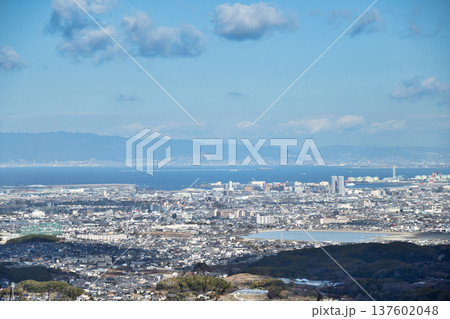 神於山から岸和田市、大阪湾を望む　【大阪府岸和田市】 137602048