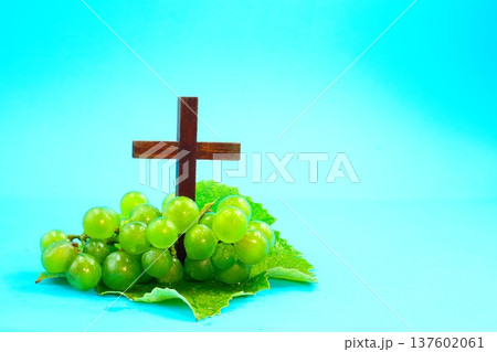 Green Grape Bunch On Leaf Cross Green Grape Bunch On Leaf Cross 137602061