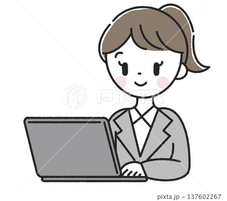 パソコンで作業する女性社員 137602267