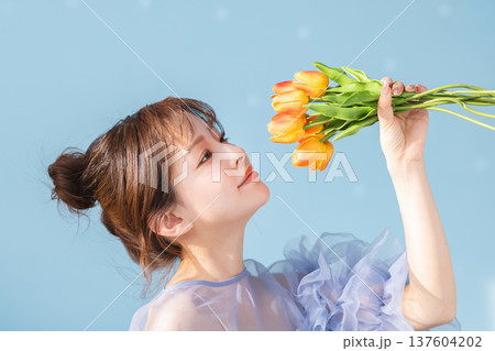 若い女性ビューティーイメージ 137604202