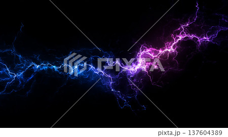 横に走る紫と青の稲妻・デジタルエフェクト素材 137604389