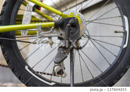 子供用自転車の1本スタンド 137604855