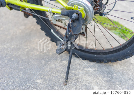 子供用自転車の1本スタンド 137604856