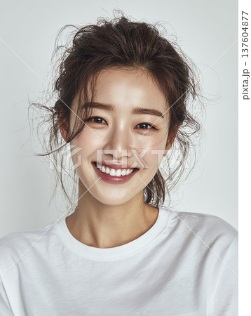 清潔感と透明感のある20代女性のビューティーポートレート 137604877