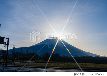 【富士山素材】朝霧高原から見る3月上旬のダイヤモンド富士【静岡県】 【富士山素材】朝霧高原から見る3月上旬のダイヤモンド富士【静岡県】 137605277