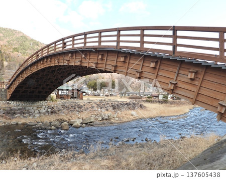 奈良井川に架かる木曾の大橋 137605438
