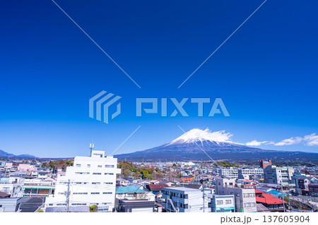 【富士山素材】富士山と富士宮市街地【静岡県】 137605904