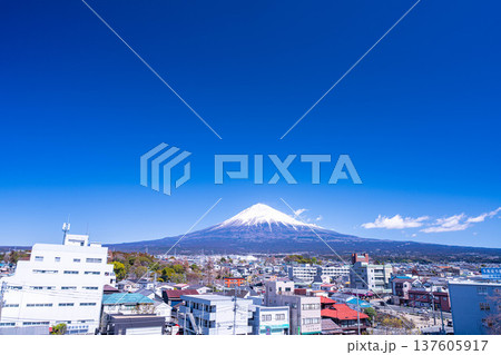 【富士山素材】富士山と富士宮市街地【静岡県】 137605917
