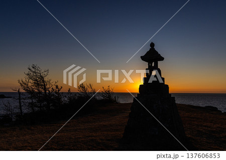 【新潟県_佐渡】夕暮れの七浦海岸 春日崎 【新潟県_佐渡】夕暮れの七浦海岸 春日崎 137606853