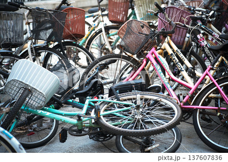 自転車 バイク 2輪車 137607836
