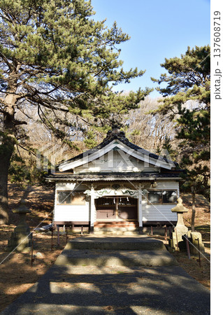 早春の北海道上ノ国町で石崎八幡神社境内の風景を撮影 137608719