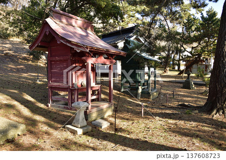 早春の北海道上ノ国町で石崎八幡神社境内の風景を撮影 137608723