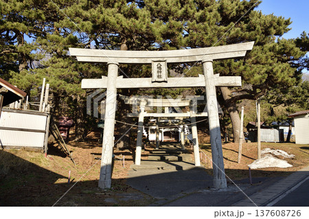 早春の北海道上ノ国町で石崎八幡神社境内の風景を撮影 137608726