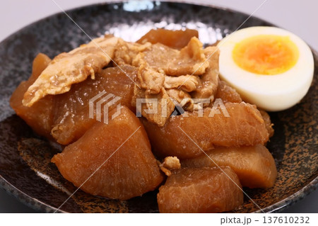 豚バラと大根の煮物 豚肉 ダイコン 料理 豚バラと大根の煮物 豚肉 ダイコン 料理 137610232
