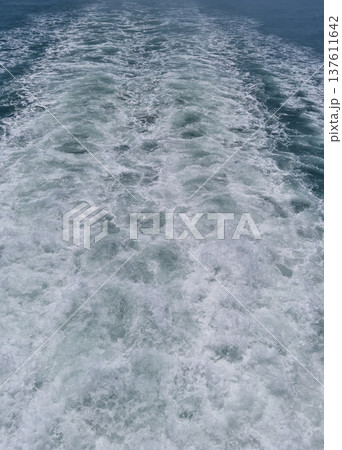 The ship's tracks in the sea are foam. 137611642