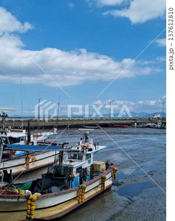 It is a seaside fishing village with tidal flats. It is a seaside fishing village with tidal flats. 137612810