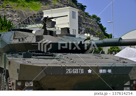 【神奈川】横須賀 海上自衛隊公開日の戦車 【神奈川】横須賀 海上自衛隊公開日の戦車 137614254