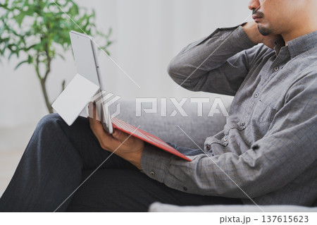 男性 ビジネス ポートレート 男性 ビジネス ポートレート 137615623