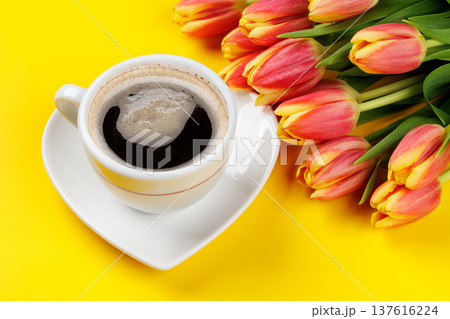 Coffee and fresh tulips 137616224