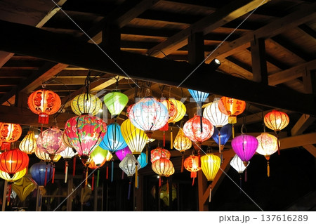 夜のランタン　 137616289