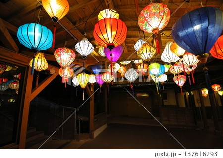 夜のランタン　 137616293
