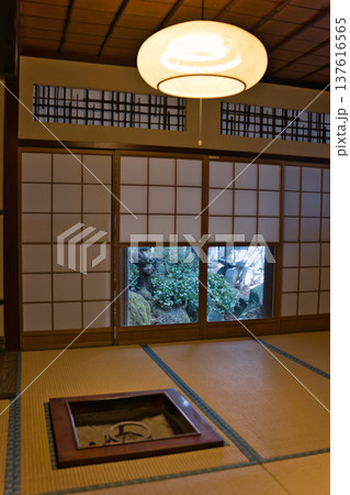 酒田市の元料亭に残る茶室の囲炉裏と和室空間 酒田市の元料亭に残る茶室の囲炉裏と和室空間 137616565