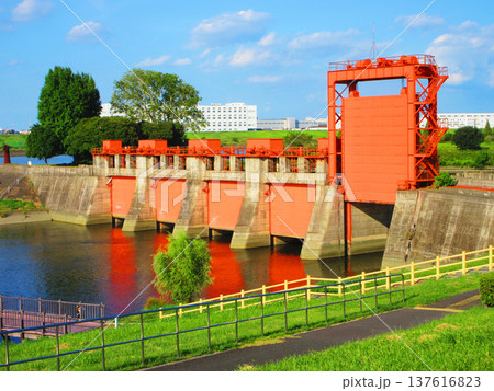 東京都北区志茂の旧岩淵水門(赤水門)の風景 東京都北区志茂の旧岩淵水門(赤水門)の風景 137616823