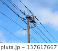 電柱と開閉器 137617667