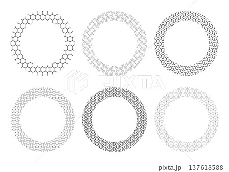 白黒の和柄円形フレームセット 137618588