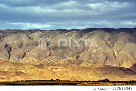 Middle atlas mountains showing dramatic erosion channels in morocco Middle atlas mountains showing dramatic erosion channels in morocco 137619048