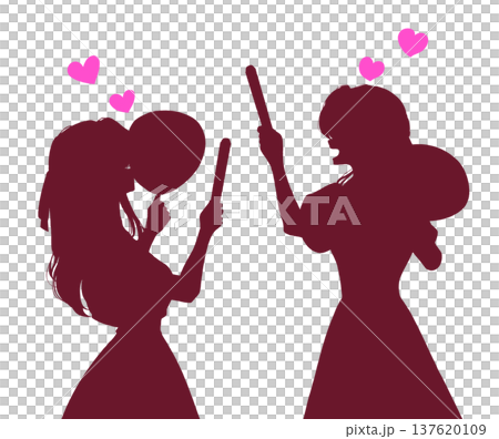 兩名女子手持扇子和螢光棒,還有緞帶和剪影 兩名女子手持扇子和螢光棒,還有緞帶和剪影 137620109