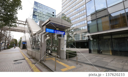 ゆりかもめのお台場海浜公園駅、エスカレーター専用の1B出口 137620233