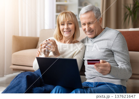 Senior couple shopping online with laptop and credit card at home 137621647
