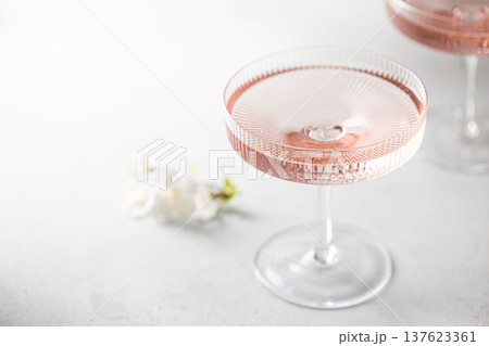 Pink cosmopolitan cocktail Pink cosmopolitan cocktail 137623361