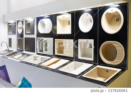 Exhibition of kitchen sinks in store Exhibition of kitchen sinks in store 137626061