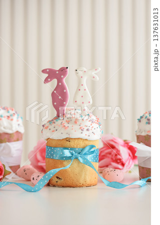 Easter cakes with Bunny Toppers and Flowers. Festive Spring Composition Easter cakes with Bunny Toppers and Flowers. Festive Spring Composition 137631013