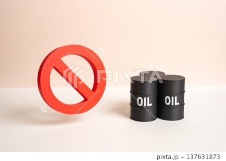Oil barrels and a ban sign symbolizing an oil embargo. Halting imports and exports during geopolitical conflict. Energy market restrictions and pressure on global fuel supplies. 137631873