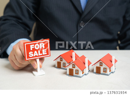 Houses are up for sale in modern neighborhoods. Residential complexes and gated communities attract buyers. Real estate development and housing investment in suburban living environments. Houses are up for sale in modern neighborhoods. Residential complexes and gated communities attract buyers. Real estate development and housing investment in suburban living environments. 137631934