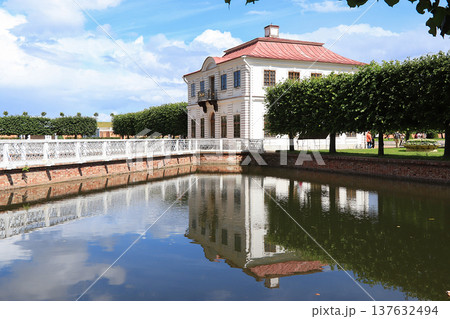 Russia, St. Petersburg, Peterhof, July 9, 2020. Pictured: Marly Palace in the Lower Park of the Peterhof State Museum-Reserve 137632494
