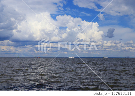 Russia, St. Petersburg, Peterhof, June 8, 2019. On the photo the Gulf of Finland in the Lower Park of the State Museum-Reserve "Peterhof" and boats with tourists 137633111