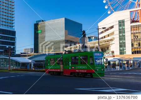 日本の駅舎　JR九州　鹿児島中央駅と鹿児島市電 137636700