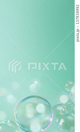 グリーンのシャボン玉と光のボケ背景　爽やかなパステル抽象素材 137638992