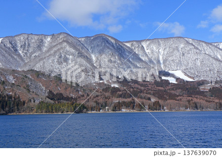 早春の青木湖 137639070