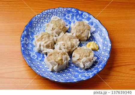 大粒の肉焼売 137639340