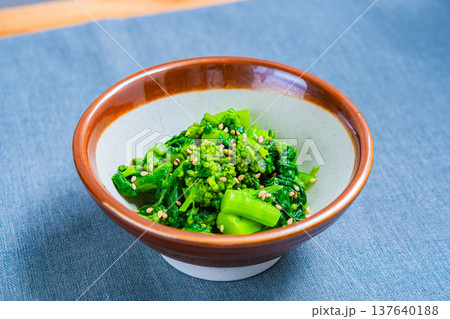 菜の花のからし和え、日本の春の和食副菜 菜の花のからし和え、日本の春の和食副菜 137640188