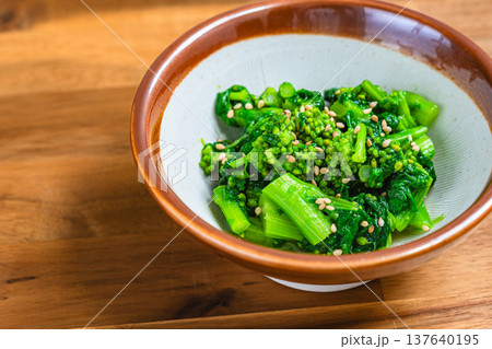 菜の花のからし和え、日本の春の和食副菜 菜の花のからし和え、日本の春の和食副菜 137640195