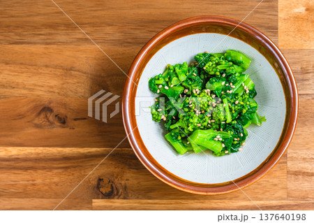 菜の花のからし和え、日本の春の和食副菜 137640198